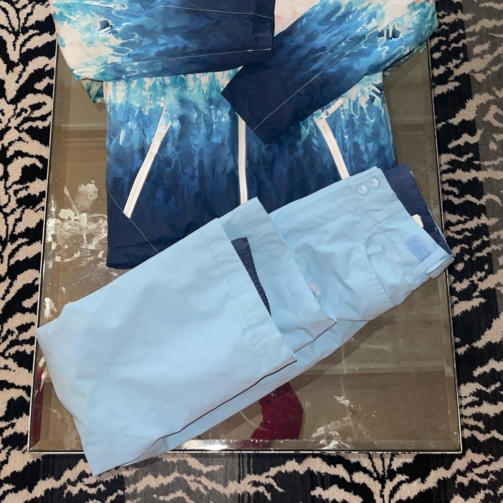 Roxy Girls, Backyard Snowboard Pants. Size 12 (Large), Pre-owned, very nice!!!